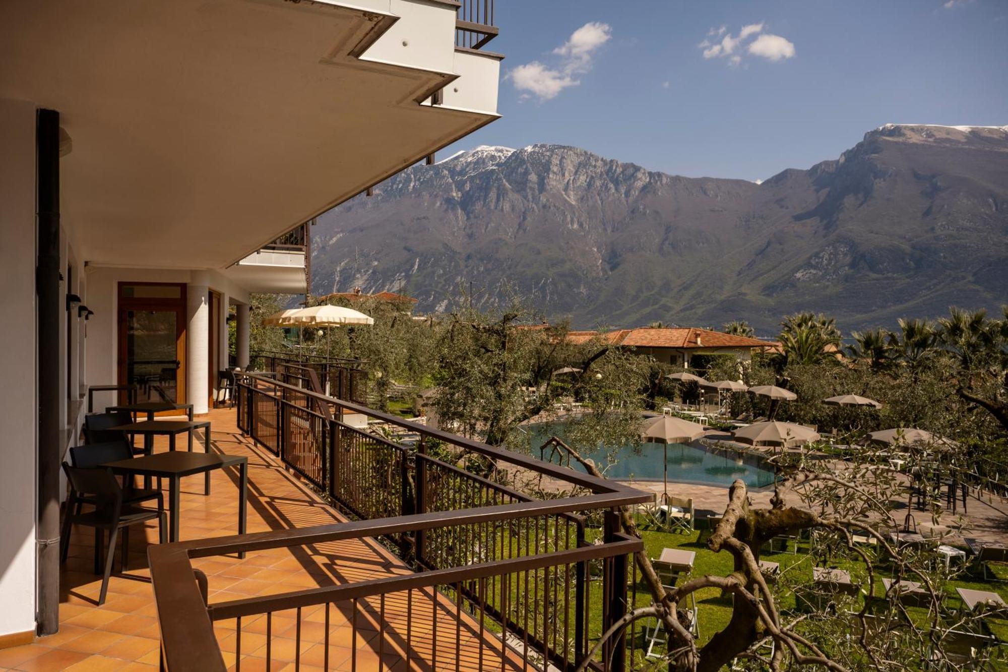 Hotel Coste Лимоне-суль-Гарда Экстерьер фото