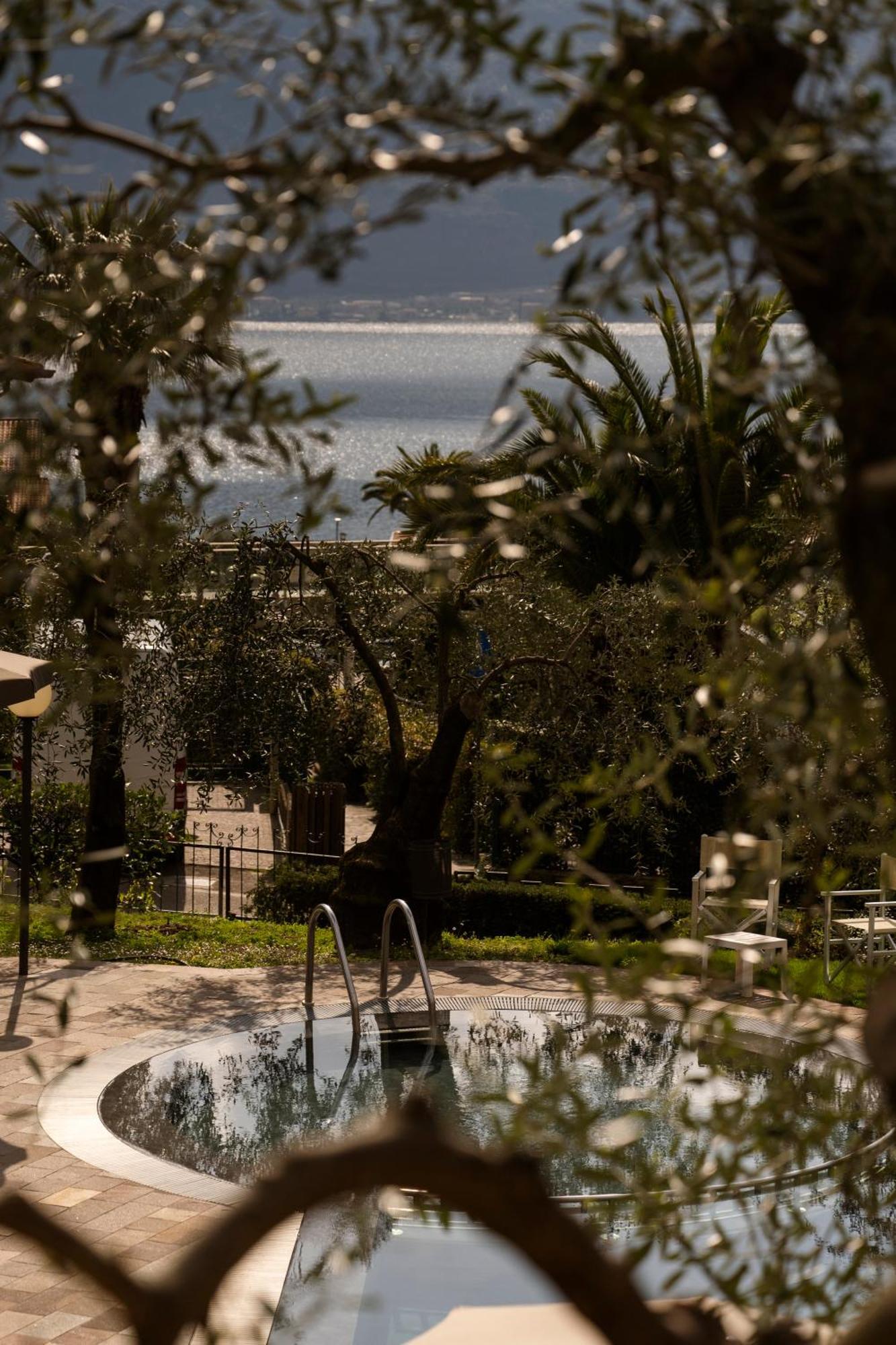 Hotel Coste Лимоне-суль-Гарда Экстерьер фото